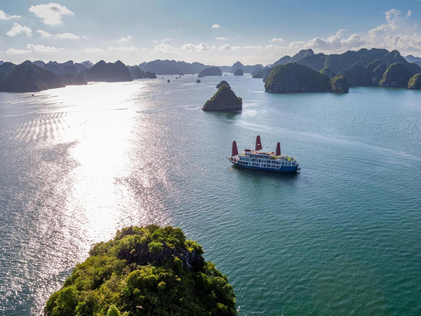 Halong Luxury Cruise Hotel Ha Long Exterior photo