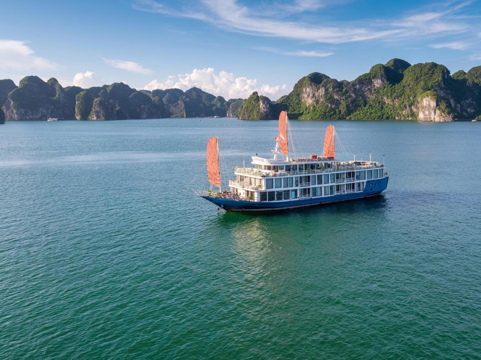 Halong Luxury Cruise Hotel Ha Long Exterior photo